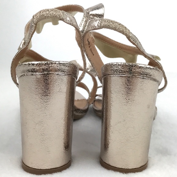 [Report] Metallic Gold Strappy Ruffle Chunky Block Heel Size 7 Womens Shoes - Picture 8 of 9